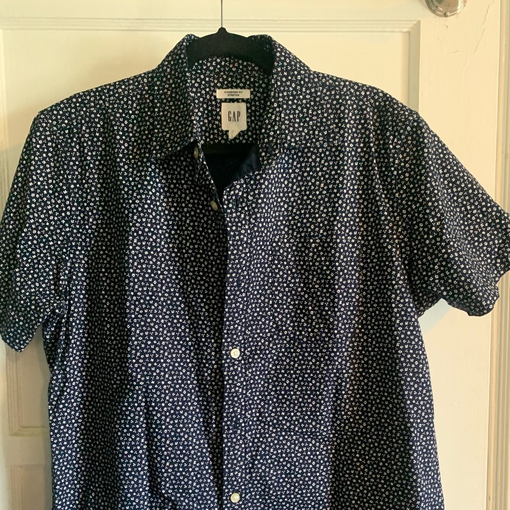 GAP Shirt
